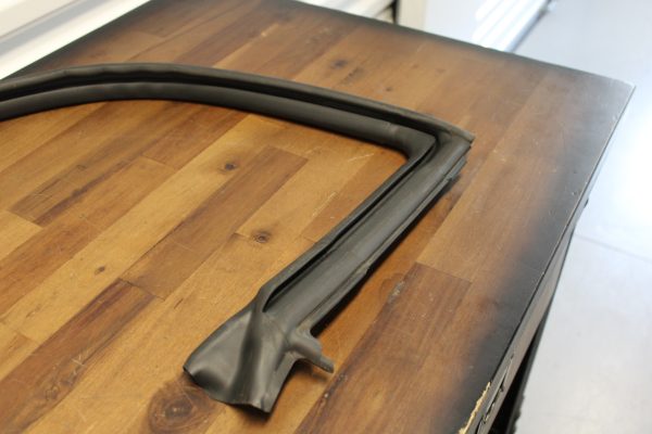 2020 SUBARU BRZ TS LH UPPER RUBBER WEATHER SEAL STRIP DRIVER SIDE 63521CA010 - Image 2