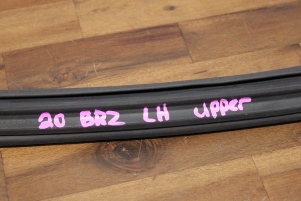 2020 SUBARU BRZ TS LH UPPER RUBBER WEATHER SEAL STRIP DRIVER SIDE 63521CA010 - Image 9