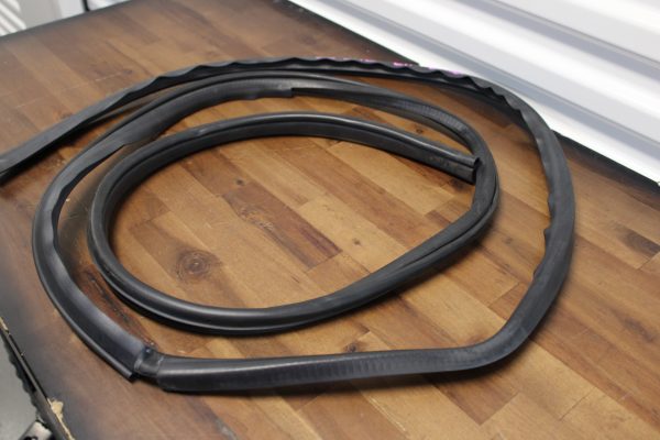 2020 SUBARU BRZ TS LH LOWER RUBBER WEATHER SEAL STRIP DRIVER SIDE 63511CA011 - Image 3