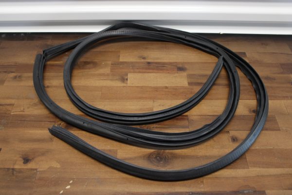 2020 SUBARU BRZ TS LH LOWER RUBBER WEATHER SEAL STRIP DRIVER SIDE 63511CA011 - Image 4