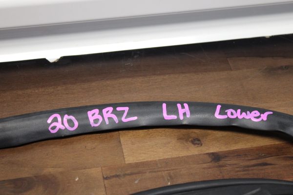 2020 SUBARU BRZ TS LH LOWER RUBBER WEATHER SEAL STRIP DRIVER SIDE 63511CA011 - Image 5
